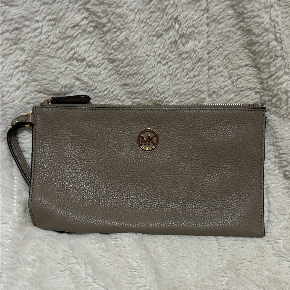 Michael Kors Pebble Leather Wristlet in Taupe